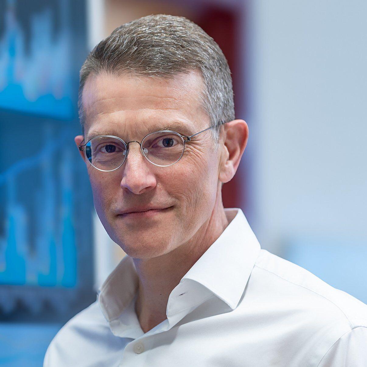 His work started with worms: Researcher who helps personalize cancer treatments wins Killam Prize